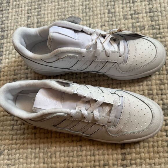 NWT Adidas Forum Low Sneakers in White 7.5 - Picture 2 of 5